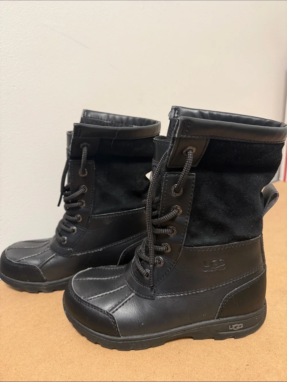 UGG details built